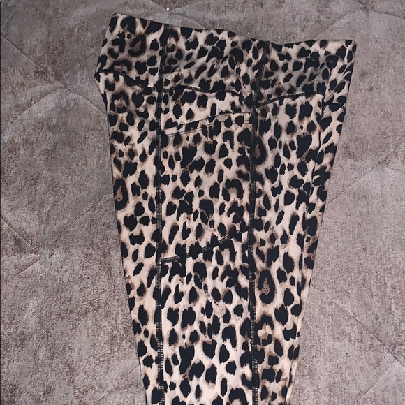 Cheetah Victoria’s Secret leggings size medium - Picture 3 of 4